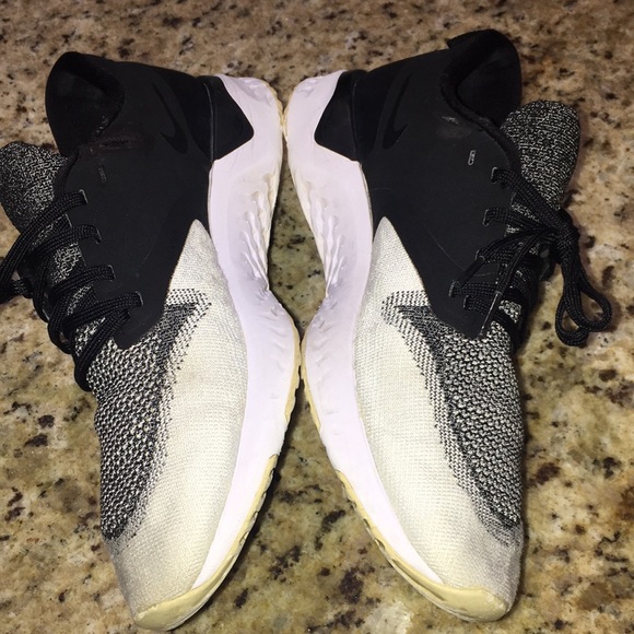 Nike Odyssey React 2 Flyknit Black White - Picture 3 of 11